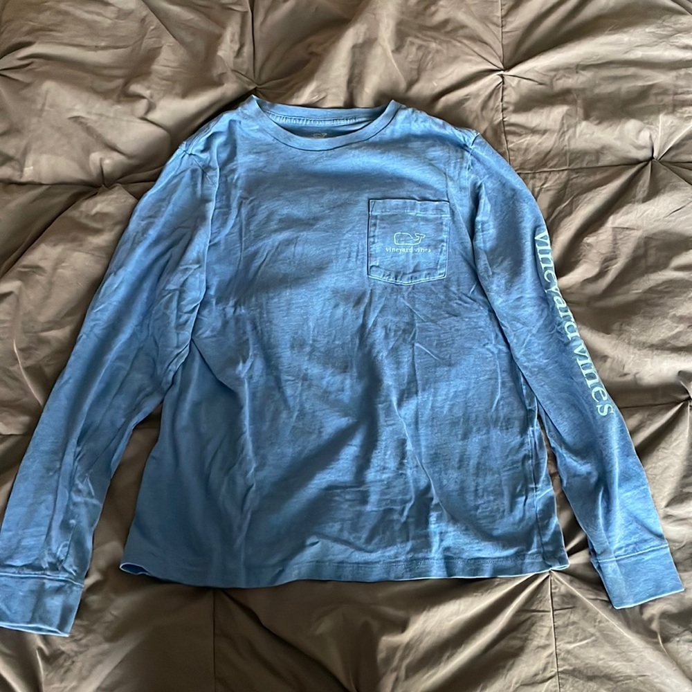 Kid's Long Sleeve Vineyard Vines Tee. Size: Large.